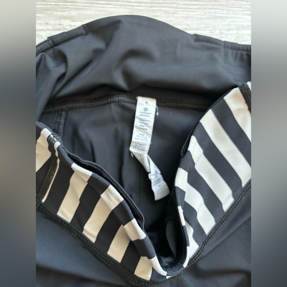 Lululemon leggings Size 4 - Picture 2 of 7